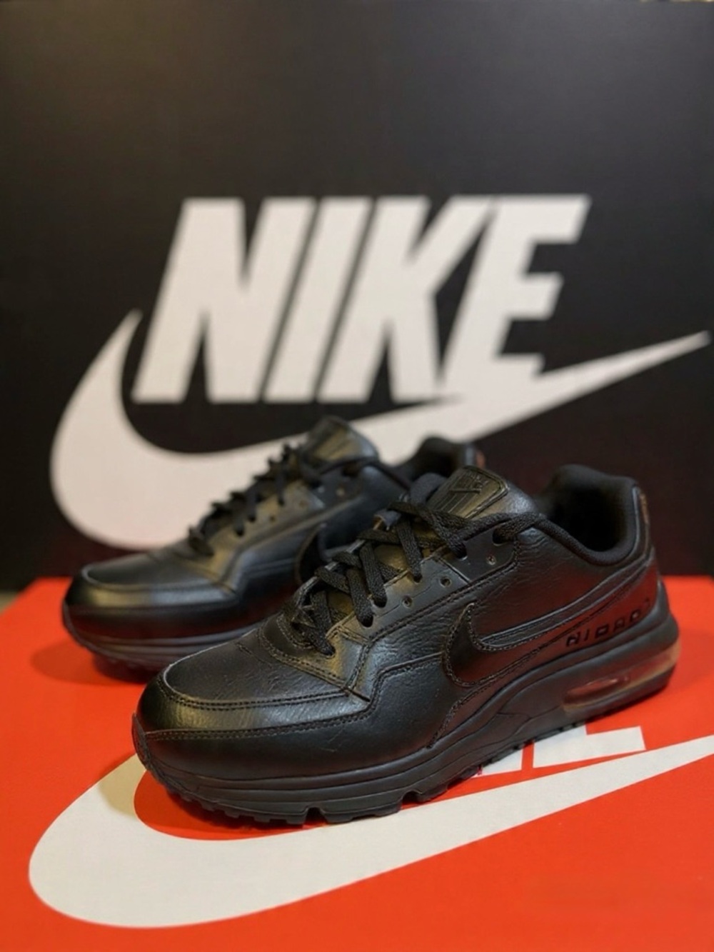 Nike Air Max Men’s 10.5 Black Leather Sneakers Triple Black Cushion Running Shoe